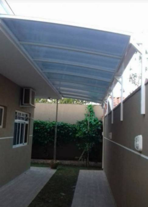 Cobertura em vidro.